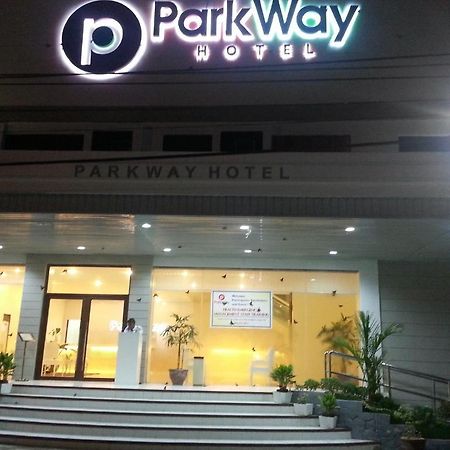 Parkway Hotel ซูริเกา ภายนอก รูปภาพ