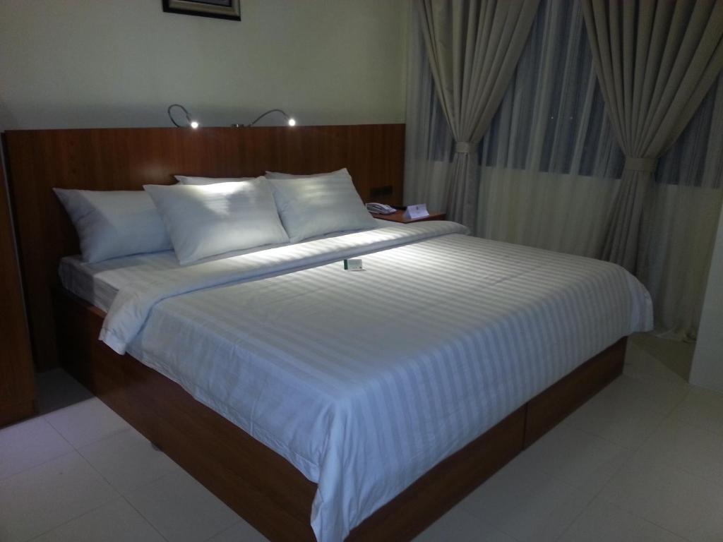 Parkway Hotel ซูริเกา ภายนอก รูปภาพ